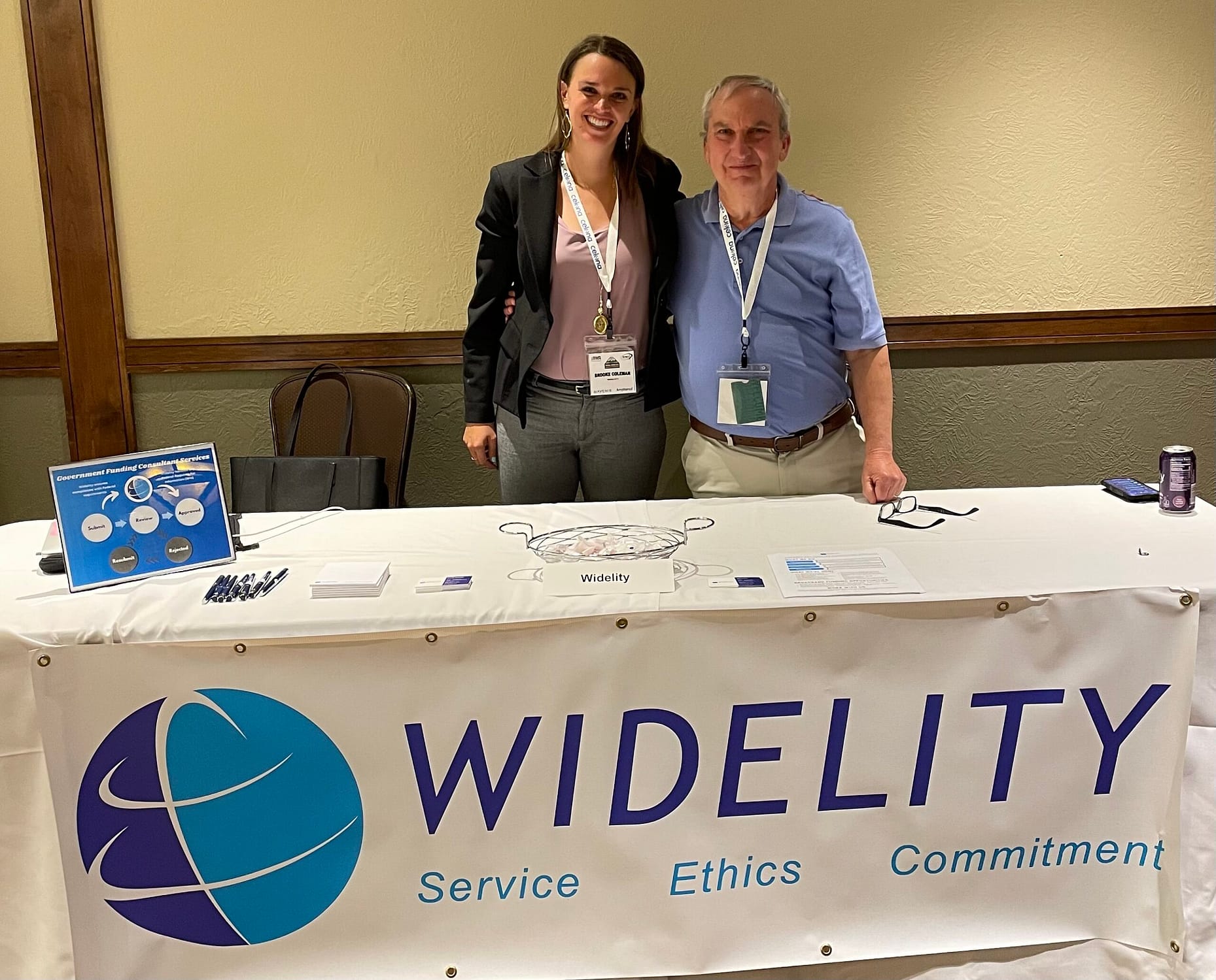 Mike Lasky and Brooke Coleman at the Widelity table for RWA Summit 2022